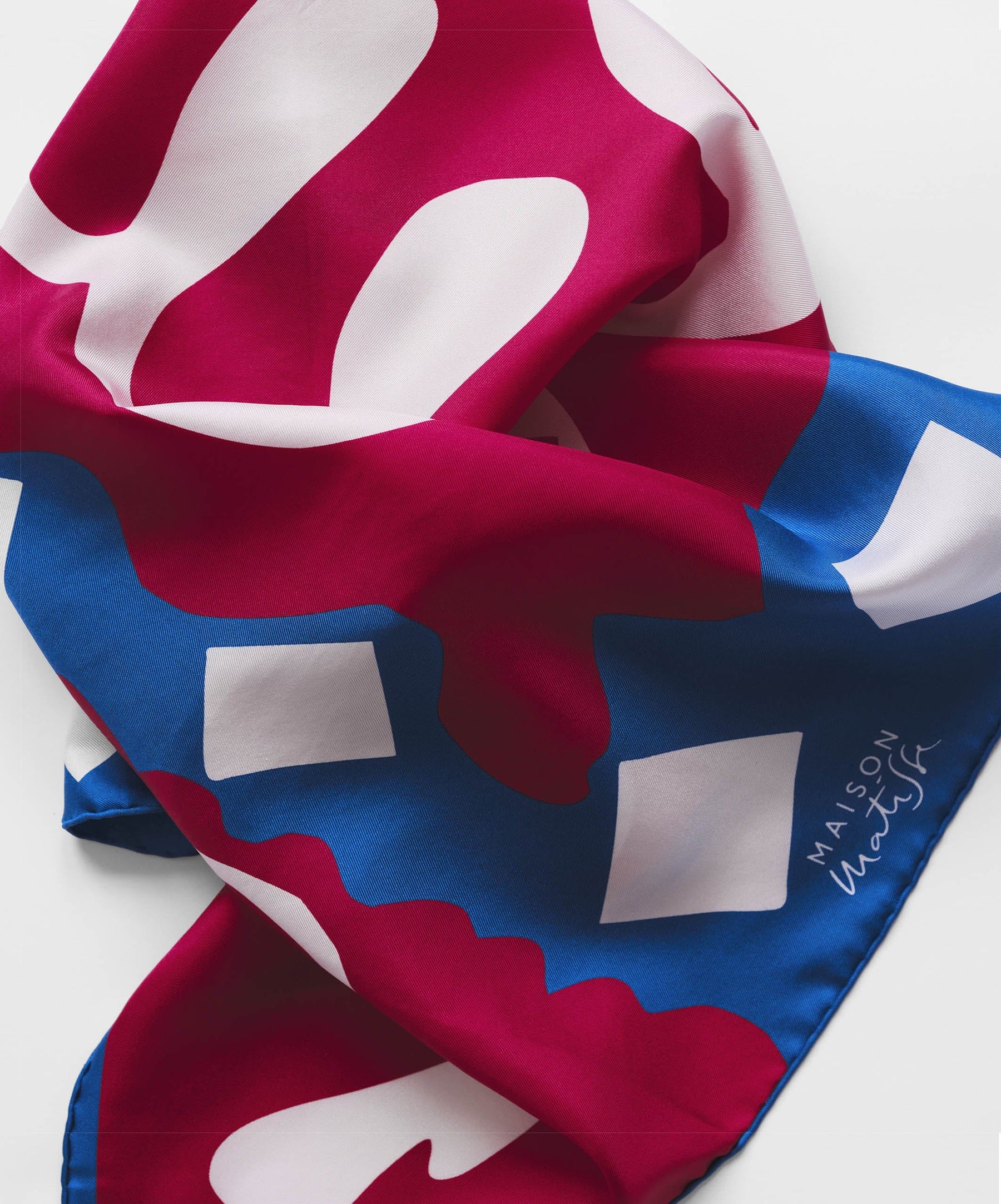 Carré de soie L'Automne, roulotté à la main