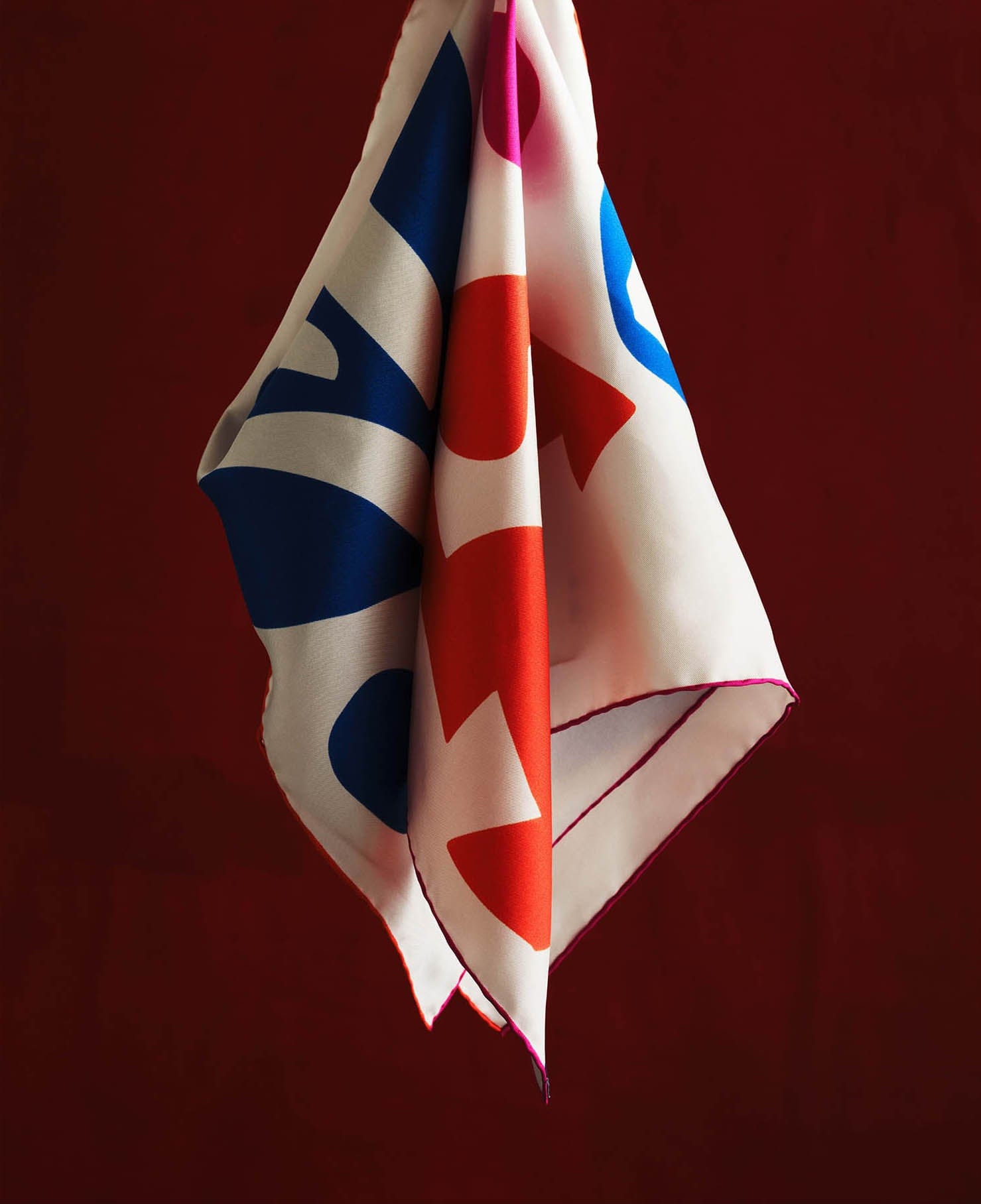 Carré de soie L'Hiver, roulotté à la main