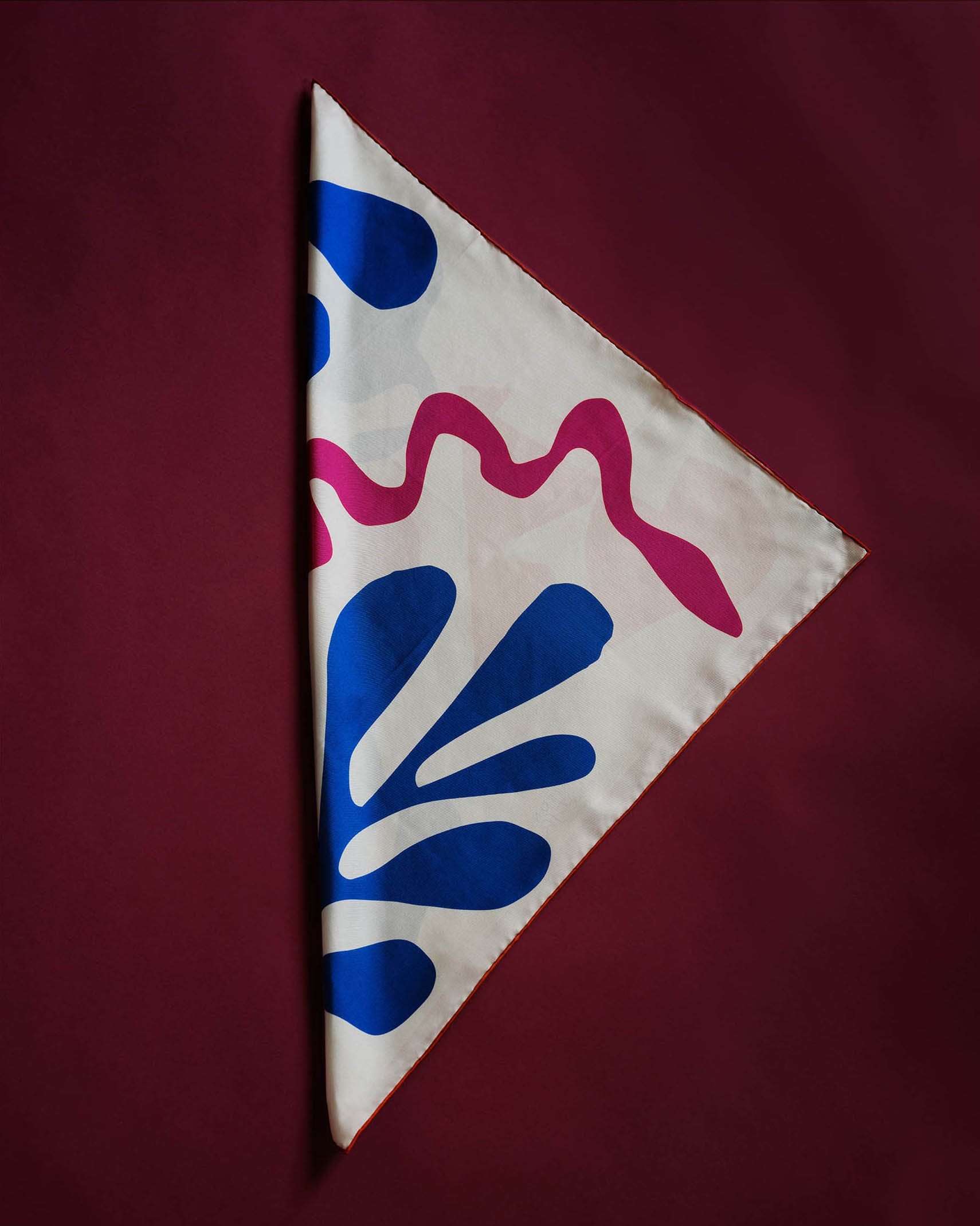 Carré de soie L'Hiver, roulotté à la main