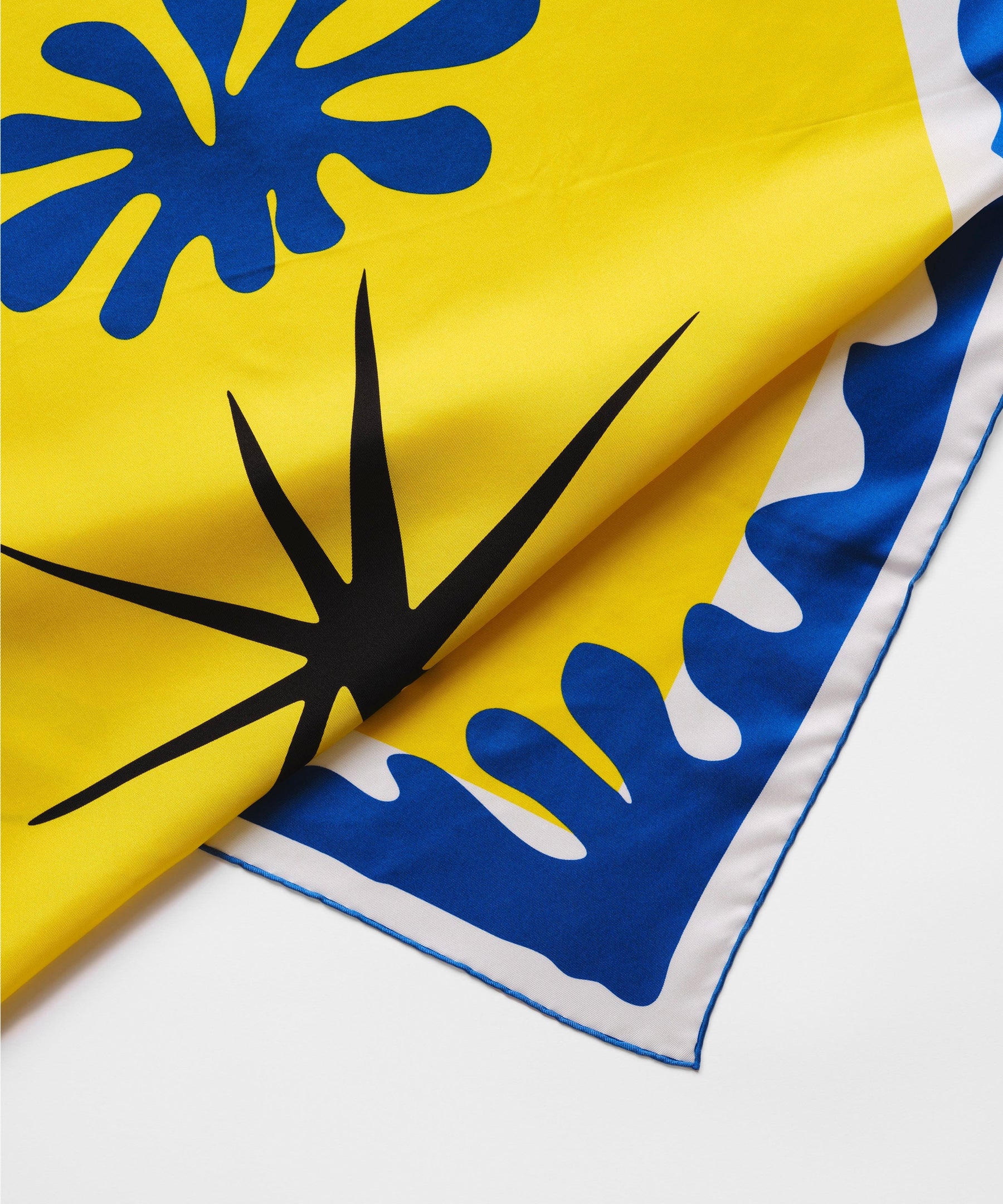 Carré de soie Le Printemps, roulotté à la main